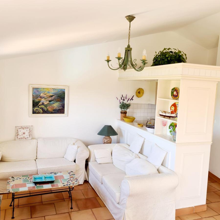 Ferienwohnung Hameau Des Amandiers - Vue Mer, Golf Et Vignes Saint-Cyr-sur-Mer Exterior foto