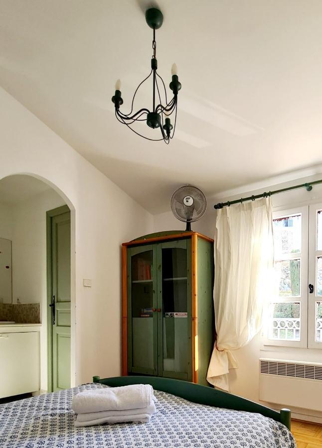 Ferienwohnung Hameau Des Amandiers - Vue Mer, Golf Et Vignes Saint-Cyr-sur-Mer Exterior foto